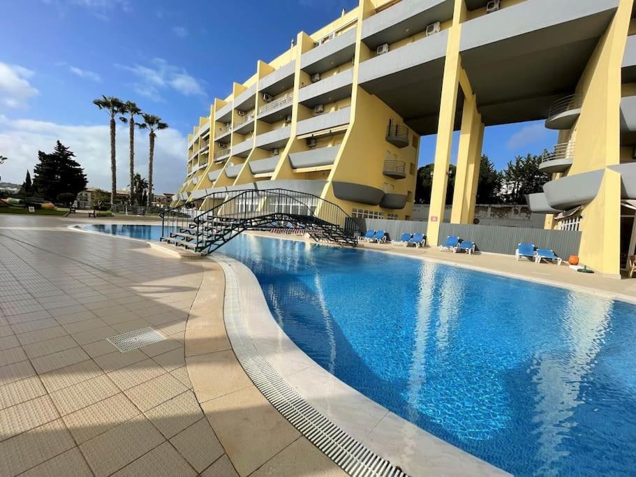 Lagos-Piscine Et Mer- Condominio Do Mar Luaran gambar