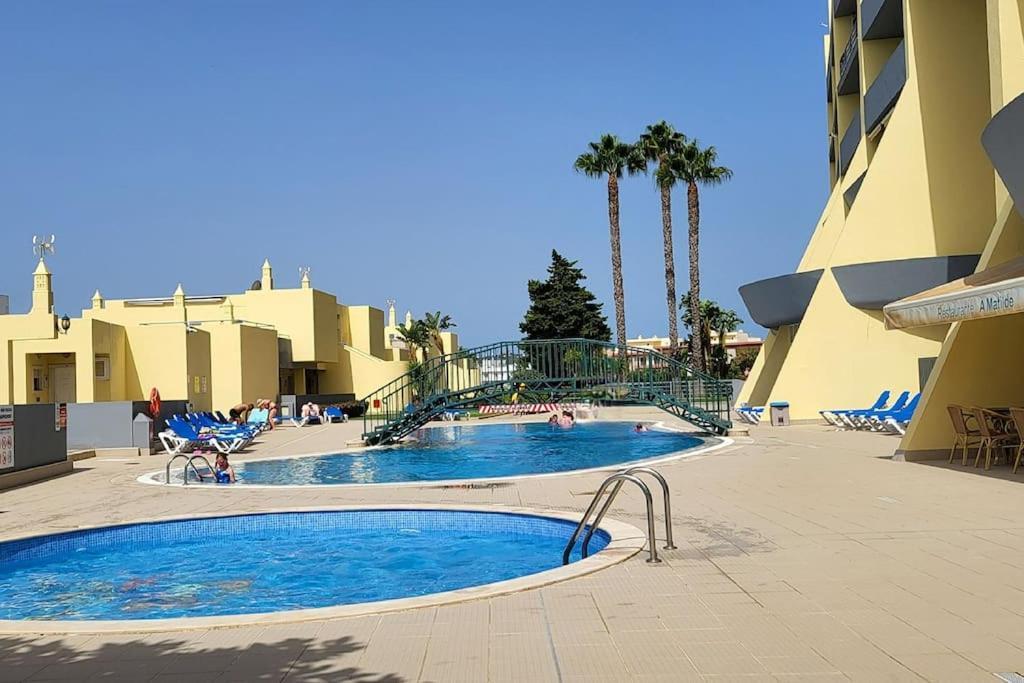 Lagos-Piscine Et Mer- Condominio Do Mar Luaran gambar