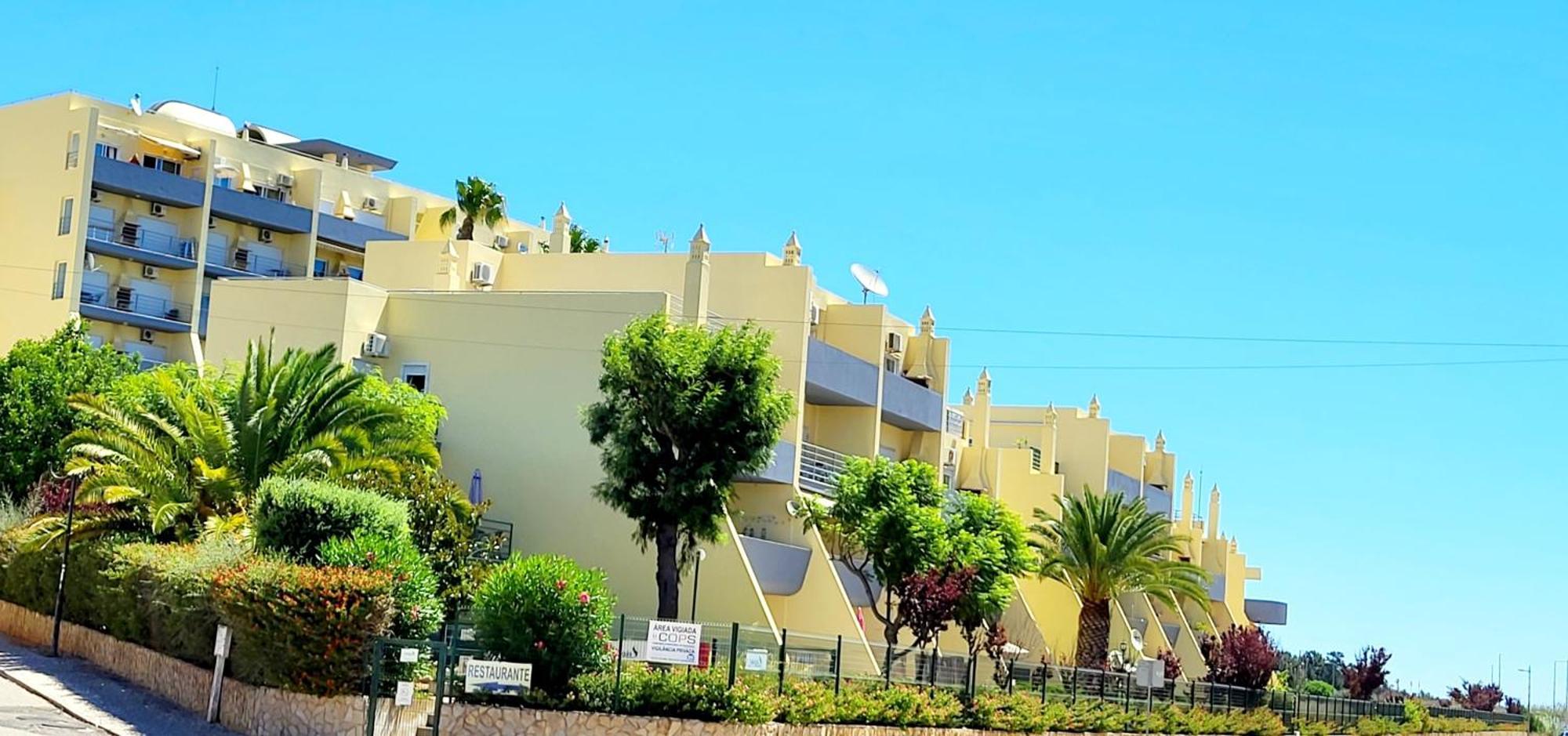Lagos-Piscine Et Mer- Condominio Do Mar Luaran gambar