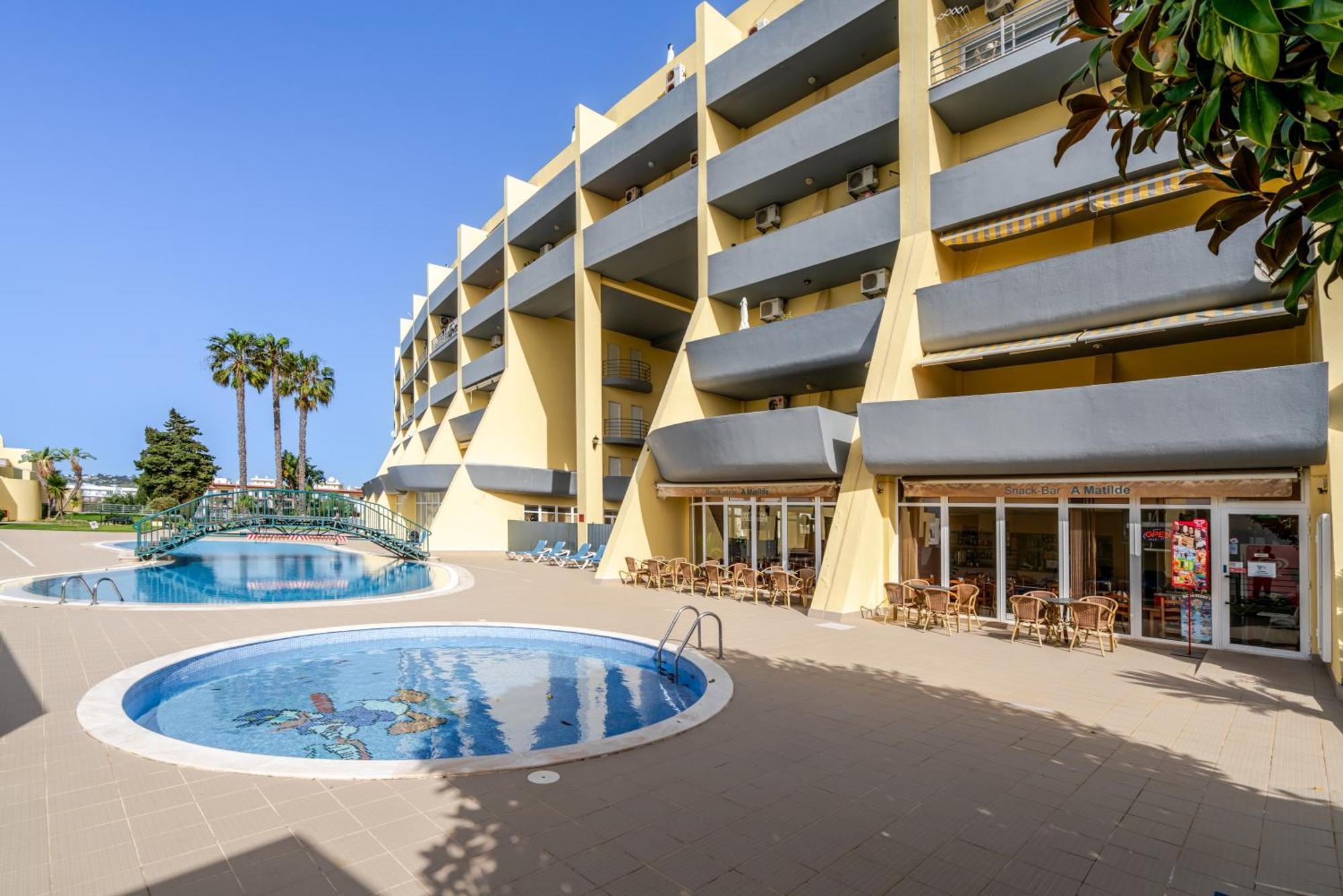 Lagos-Piscine Et Mer- Condominio Do Mar Luaran gambar